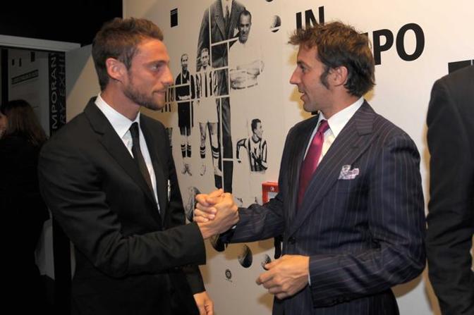 Per l'ex capitano juventino una rimpatriata: qui saluta Marchisio. LaPresse